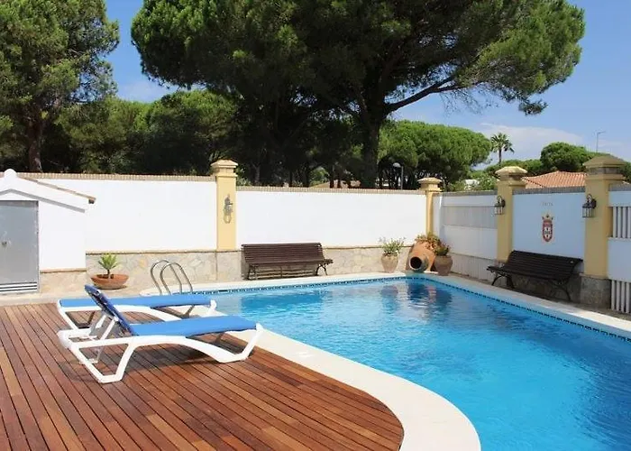 Villa Con Piscina Junto A La Playa